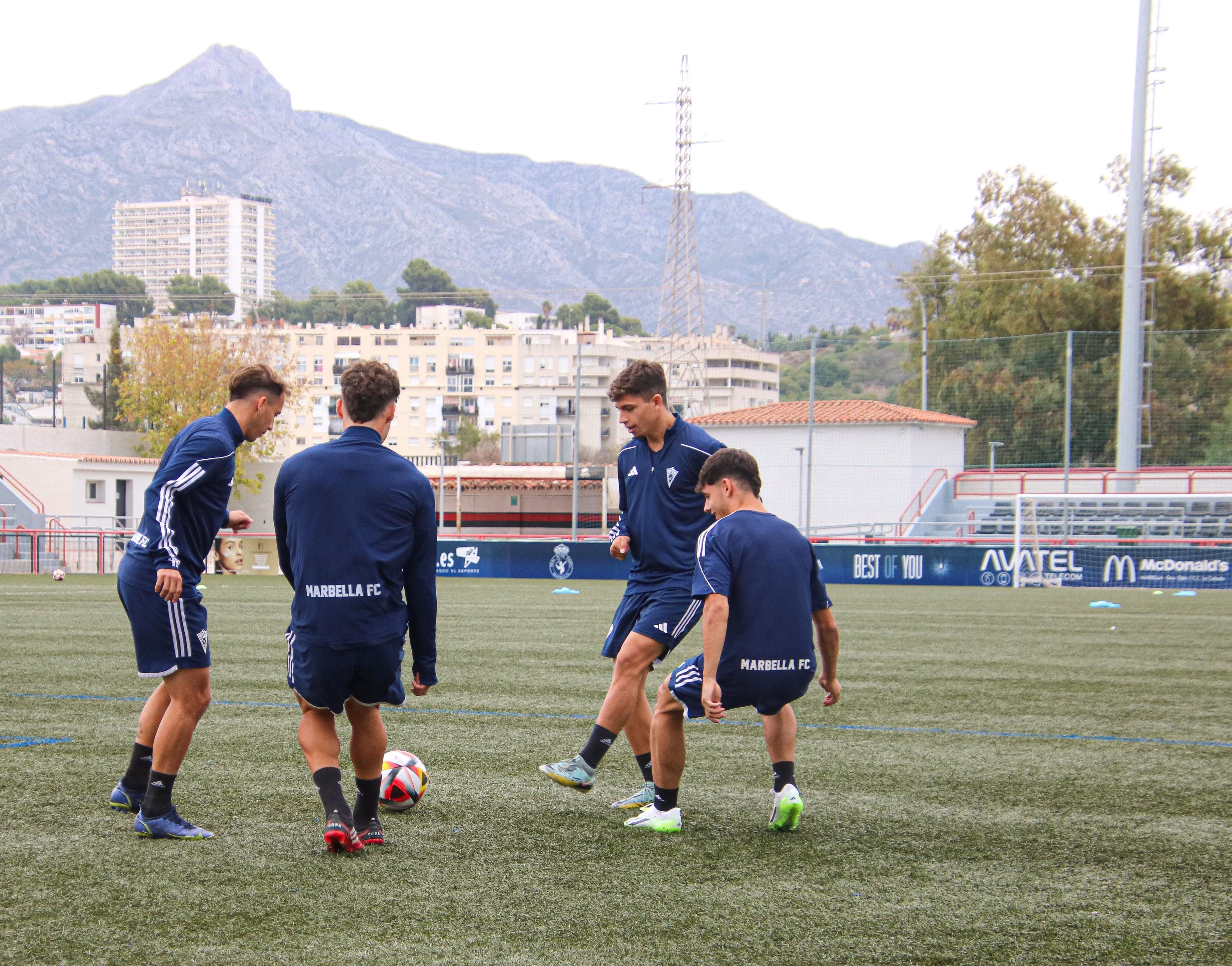 El fútbol profesional vuelve a Marbella con el enfrentamiento entre el club local y el Racing de Ferrol El fútbol profesional vuelve a Marbella con el enfrentamiento entre el club local y el Racing de Ferrol