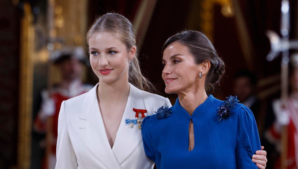La princesa Leonor, junto a su madre, la reina Letizia