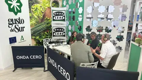 El chef Rodrigo de la Calle y el periodista David Baños en Más de Uno Almería El chef Rodrigo de la Calle y el periodista David Baños en Más de Uno Almería