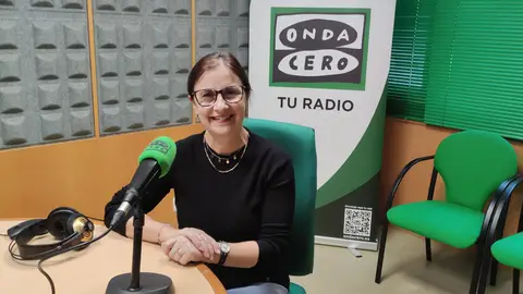 Carmen Martínez, científica de la Misión Biológica - CSIC, directora del Grupo VIOR (Viticultura, Olivo y Rosa) Celebramos con ella el galardón que la Academia del Perfume acaba de conceder a un proyecto que ella lidera: descubrimiento y selección de la Rosa Narcea y los estudios sobre sus aceites esenciales y otros extractos para su comercialización en la industria cosmética y la perfumería internacional.
