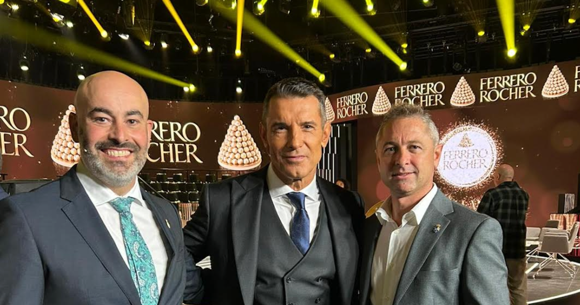 Ribadesella compite con cinco municipios españoles en la campaña “Juntos brillamos más”, de Ferrero Rocher Ribadesella compite con cinco municipios españoles en la campaña “Juntos brillamos más”, de Ferrero Rocher