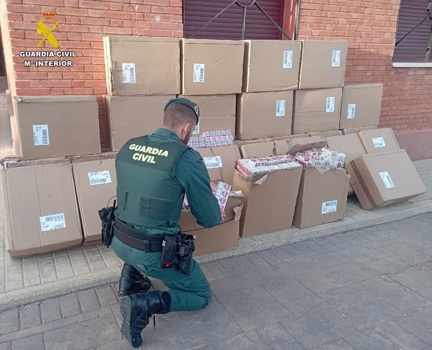 Interceptan una furgoneta en Almuradiel con 15.000 cajetillas de tabaco de contrabando Interceptan una furgoneta en Almuradiel con 15.000 cajetillas de tabaco de contrabando