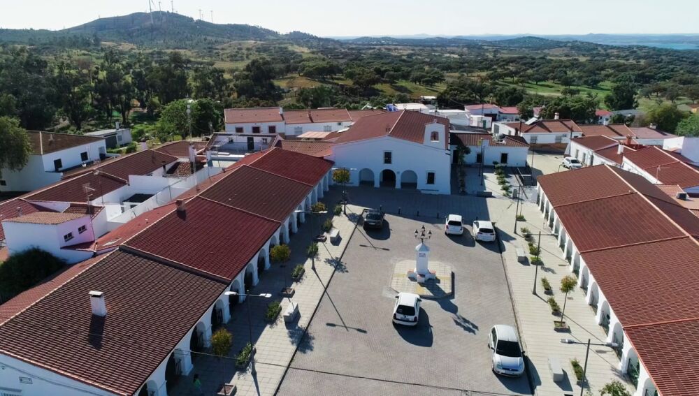 Plaza de Santa Bárbara, en el núcleo de Minas de las Herrerías.