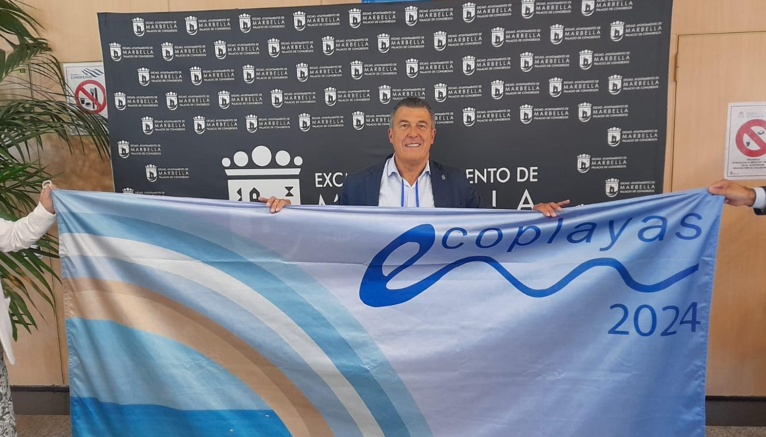 Llanes recoge en Marbella los premios Bandera Ecoplayas 2024 para las playas de Palombina, en Celorio, y Toró, en Llanes Llanes recoge en Marbella los premios Bandera Ecoplayas 2024 para las playas de Palombina, en Celorio, y Toró, en Llanes