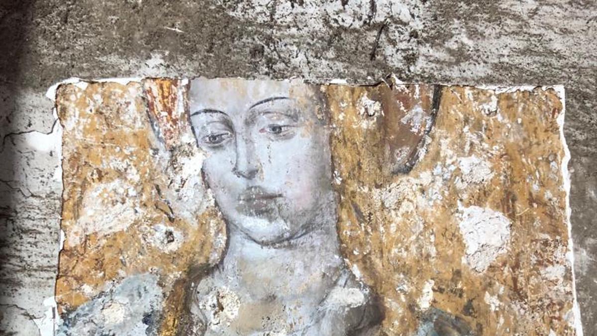 La restauración del retablo de la Iglesia de Santiago Apóstol de Llerena deja al descubierto importantes frescos del S. XV La restauración del retablo de la Iglesia de Santiago Apóstol de Llerena deja al descubierto importantes frescos del S. XV