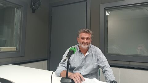 Paco Munera, gerente de Eco-piezas en los estudios de Onda Cero Vila-real. 