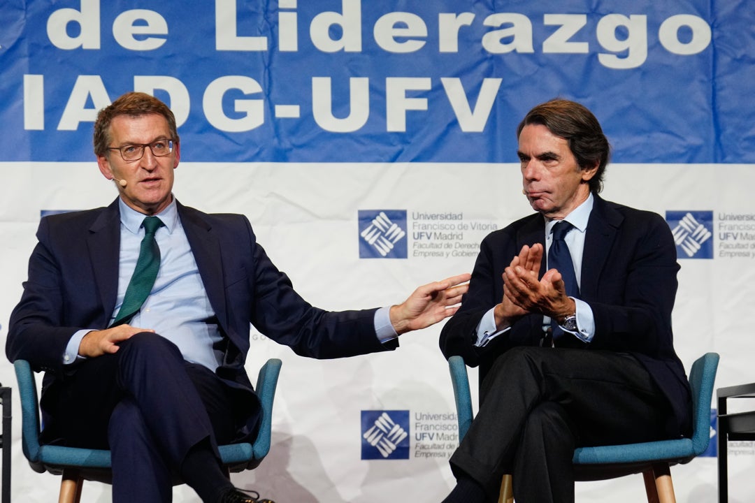 Aznar dice que Sánchez es "un peligro para la democracia" y llama a actuar tras "cruzarse todas las líneas rojas" Aznar dice que Sánchez es "un peligro para la democracia" y llama a actuar tras "cruzarse todas las líneas rojas"