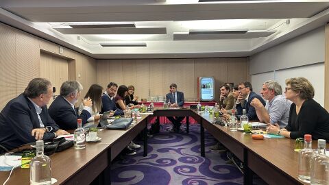 Carles Puigdemont, durante la reunión con la cúpula de Junts.