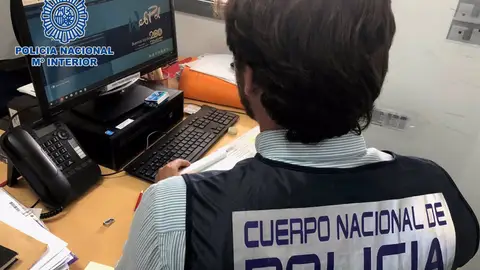 Un detenido en Dos Hermanas por robar en coches y el uso fraudulento de una tarjeta de banco sustraída Un detenido en Dos Hermanas por robar en coches y el uso fraudulento de una tarjeta de banco sustraída