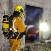 Arde una antigua nave industrial en la Vila Joiosa