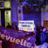 La Policía corta Ferraz por segundo día consecutivo ante las protestas de un grupo de ciudadanos contra la amnistía