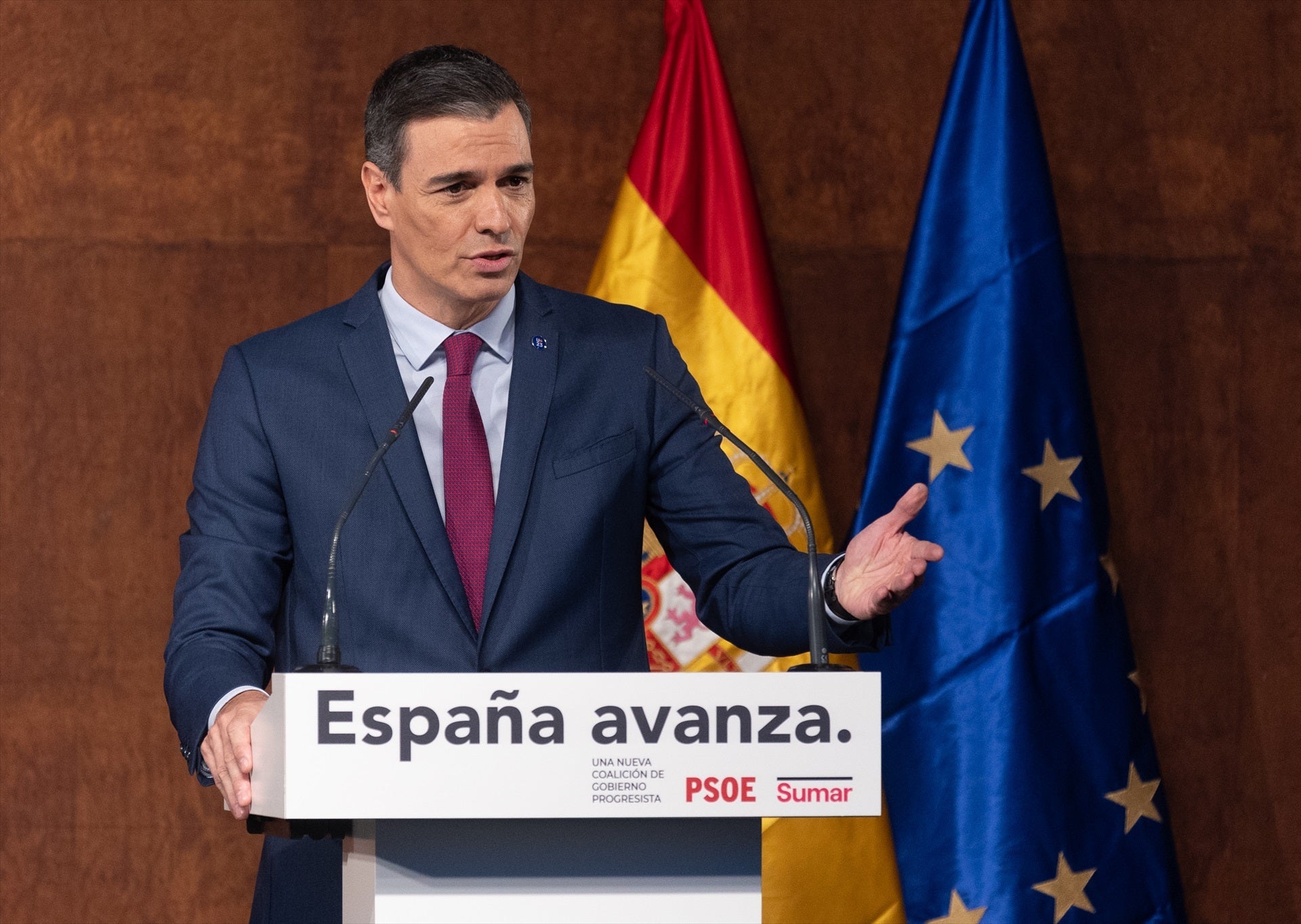 La militancia del PSOE respalda el acuerdo de gobierno con Sumar y el independentismo La militancia del PSOE respalda el acuerdo de gobierno con Sumar y el independentismo