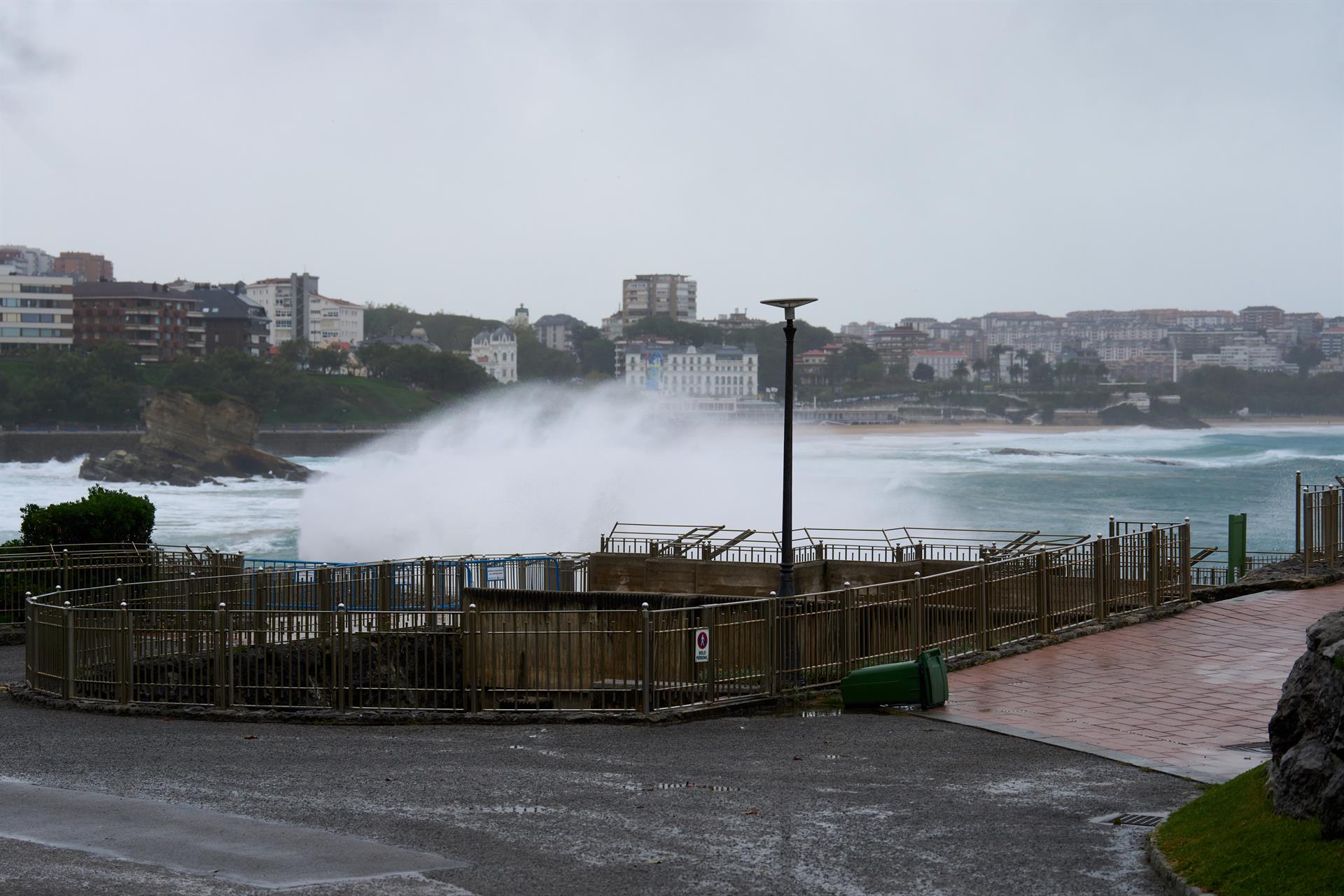 Cantabria está este domingo en alerta por olas de hasta 6 metros y rachas de 61 km/h Cantabria está este domingo en alerta por olas de hasta 6 metros y rachas de 61 km/h