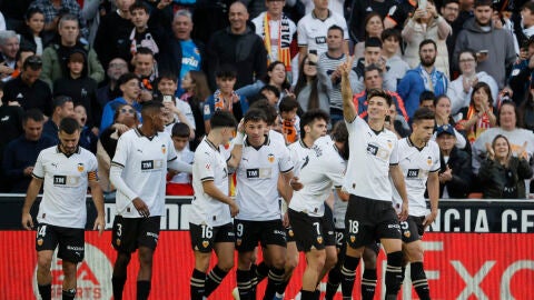 Mestalla, Baraja y equipo: conexión total