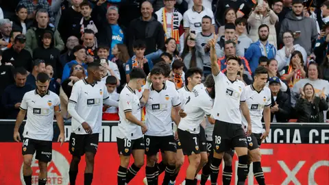 Mestalla, Baraja y equipo: conexión total Mestalla, Baraja y equipo: conexión total