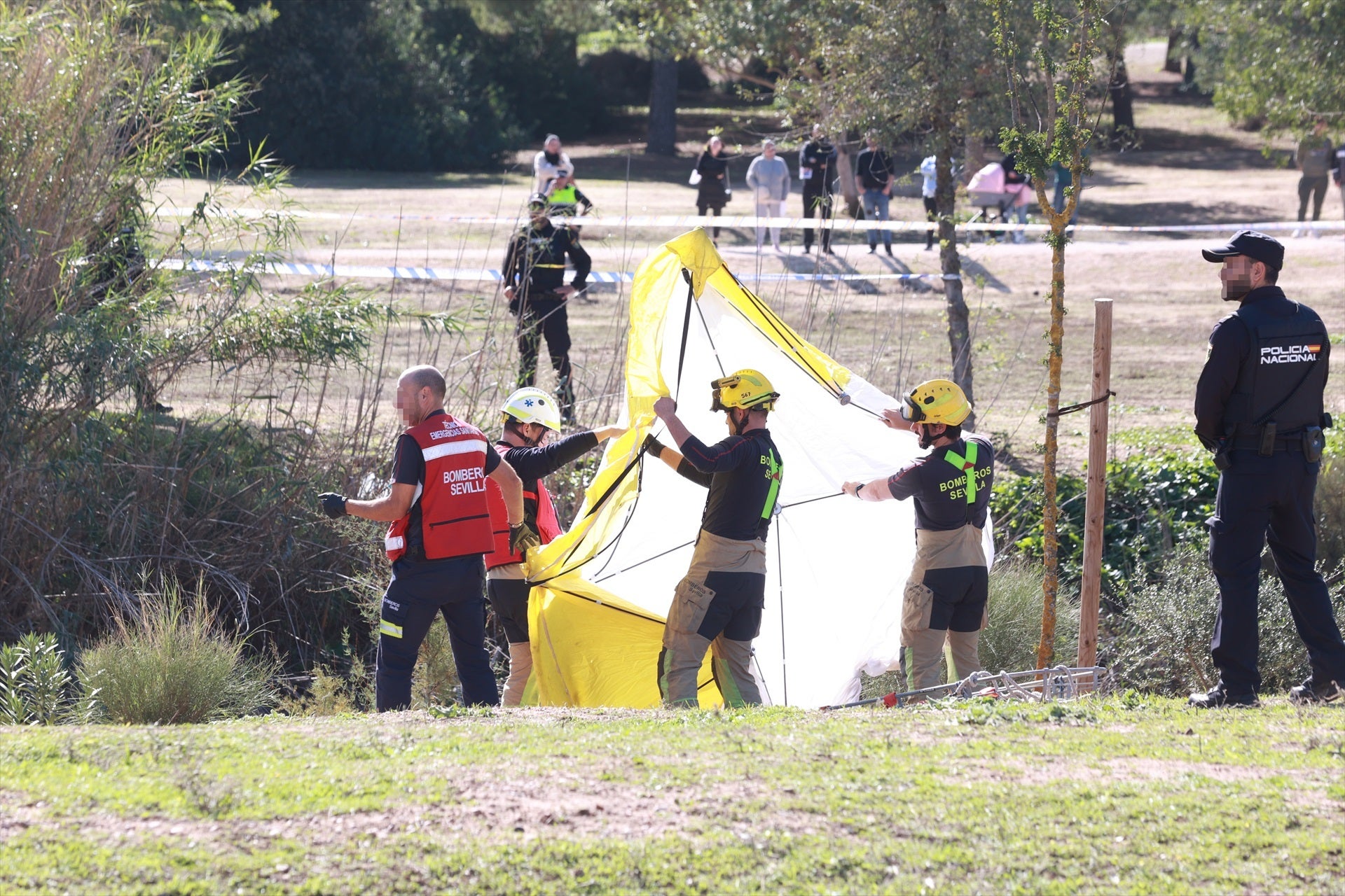 Encuentran un cadáver en la laguna del Tamarguillo que podría ser del joven desaparecido en Sevilla Encuentran un cadáver en la laguna del Tamarguillo que podría ser del joven desaparecido en Sevilla