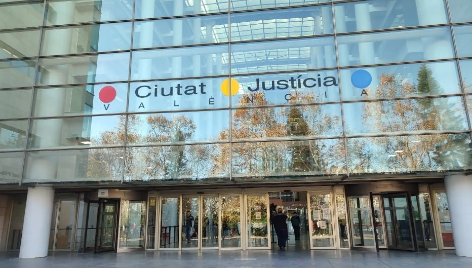 Prisión sin fianza para uno de los tres detenidos por la violación grupal en València Prisión sin fianza para uno de los tres detenidos por la violación grupal en València