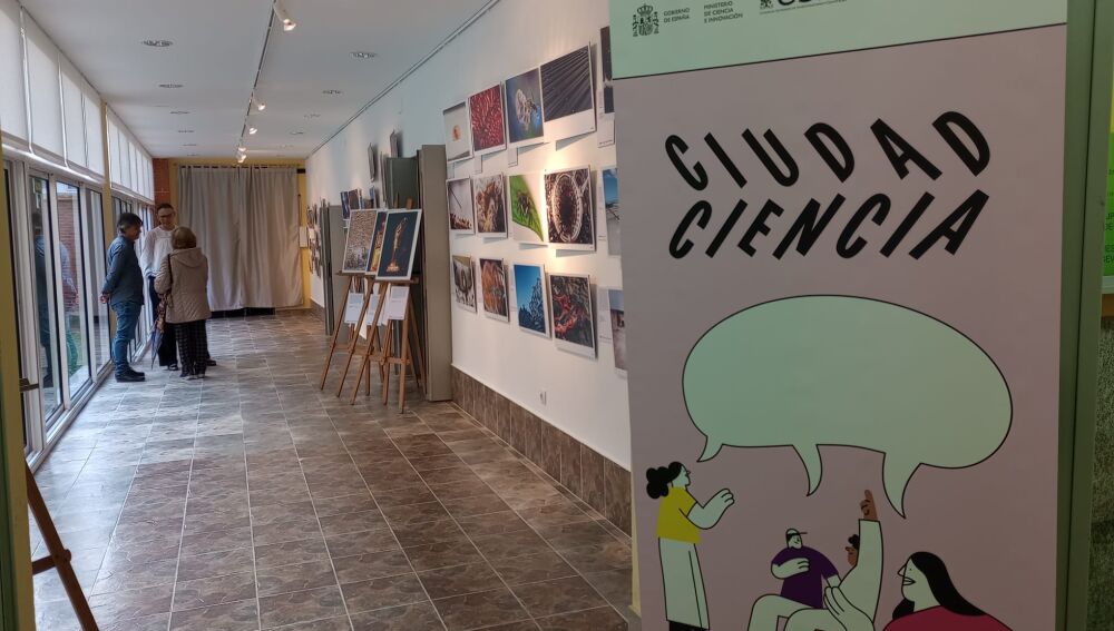 La exposición "Fotciencia 18" se puede ver en el IES Carmen y Severo Ochoa.