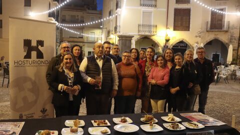 Hosturionda durante la presentaci&oacute;n de la Ruta de la Tapa en la Font de Dins. 