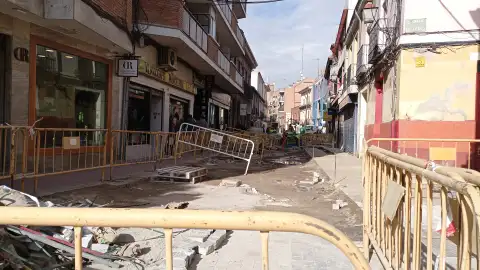Los propietarios de negocios en las calles ángel y Talamanca piden más información sobre el desarrollo de las obras de remodelación de este eje comercial Calle Talamanca de Alcalá de Henares en obras