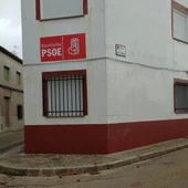 Fachada sede PSOE Membrilla manchada por el lanzamiento de huevos y tomates Fachada sede PSOE Membrilla manchada por el lanzamiento de huevos y tomates