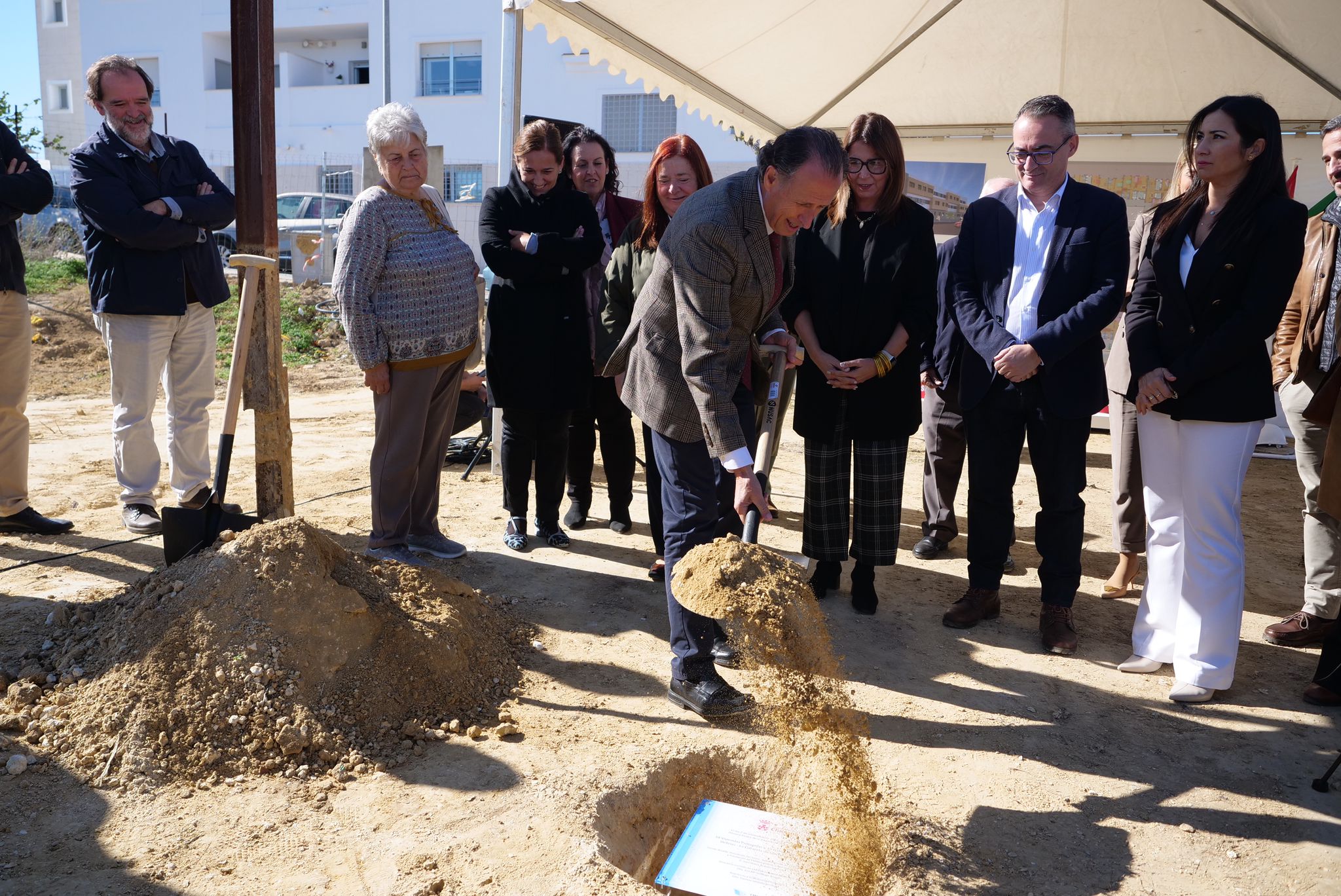 Colocada la primera piedra de 18 viviendas sociales de la calle Delicias en Chiclana Colocada la primera piedra de 18 viviendas sociales de la calle Delicias en Chiclana
