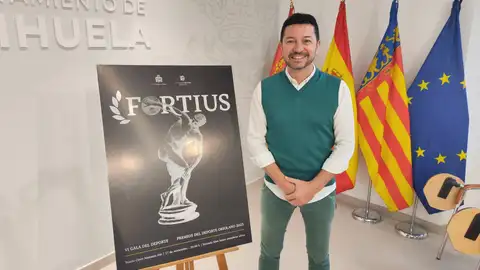 Víctor Sigüenza, concejal de Deportes en el Ayuntamiento de Orihuela, durante la presentación de los 'Premios Fortius' Víctor Sigüenza, concejal de Deportes en el Ayuntamiento de Orihuela, durante la presentación de los 'Premios Fortius'