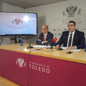 Los concejales José Vicente García y Juan María Marín en el Ayuntamiento de Toledo Los concejales José Vicente García y Juan María Marín en el Ayuntamiento de Toledo
