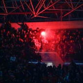 Radicales del Benfica lanzan tres bengalas a la grada realista de Anoeta