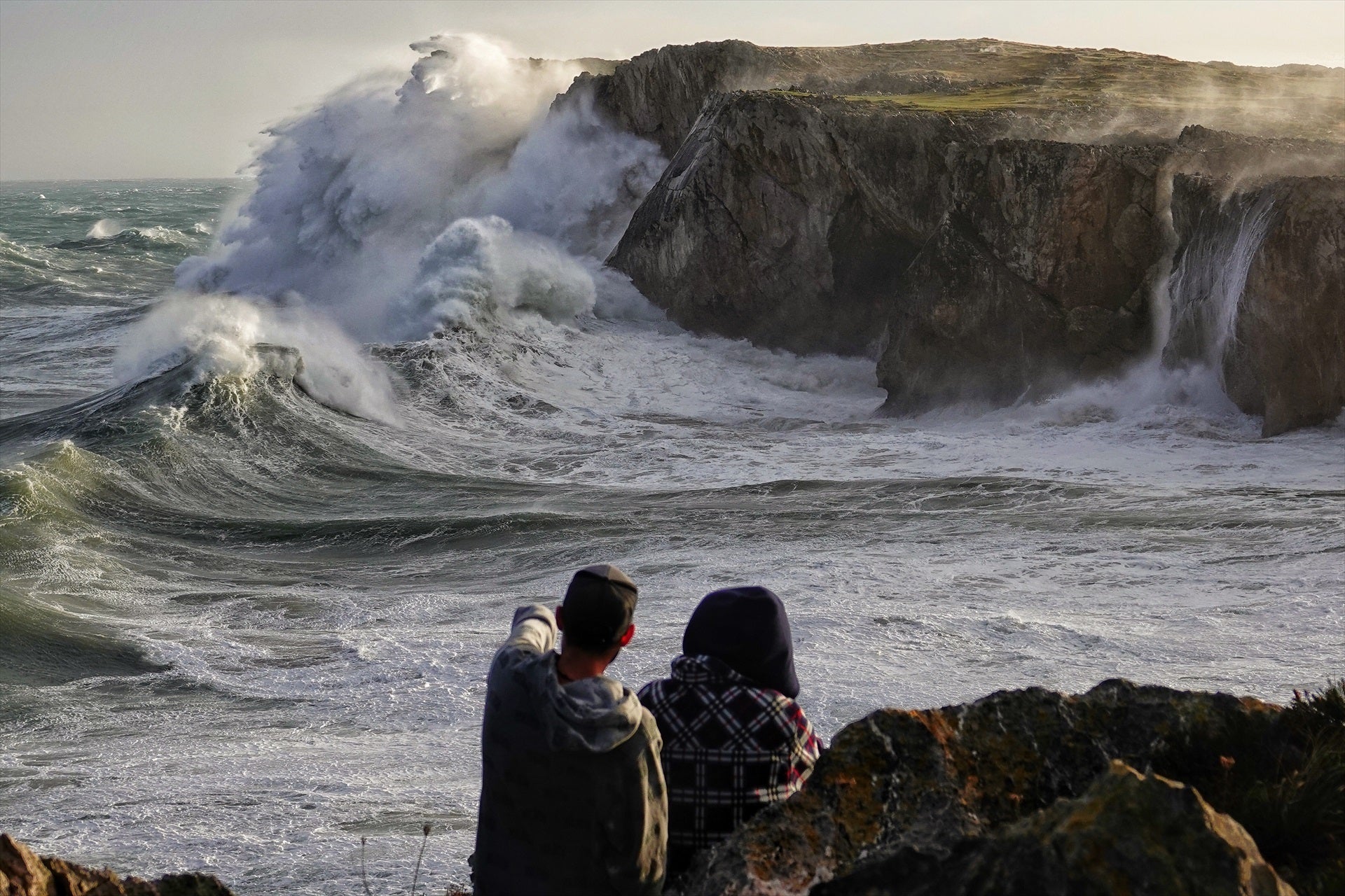 El oleaje pondrá en alerta a once provincias en el norte peninsular este jueves El oleaje pondrá en alerta a once provincias en el norte peninsular este jueves