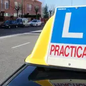 Un coche de autoescuela Un coche de autoescuela