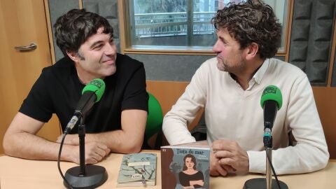 Carlos Taboada e Kike Mauricio vis&iacute;tannos para presentar &ldquo;Tinta do mar&rdquo;, a peque&ntilde;a biograf&iacute;a que acaban de publicar na s&uacute;a colecci&oacute;n &ldquo;Mulleres galegas&rdquo; con ilustraci&oacute;ns de Tania Solla. 