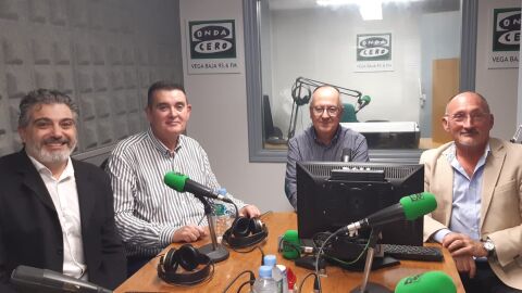 De izquierda a derecha, Fran Maci&aacute;, Paco Culi&aacute;&ntilde;ez, Pedro J. Llorach y Rafael Almagro, en la tertulia comarcal semanal de Onda Cero Vega Baja