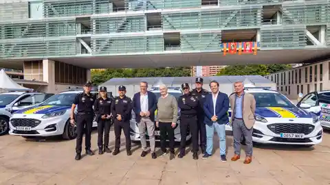 Benidorm renueva su flota policial con vehículos "eco" Benidorm renueva su flota policial con vehículos "eco"