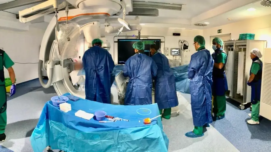 Imagen de una intervención quirúrgica en un hospital del Servicio Canario de la Salud Imagen de una intervención quirúrgica en un hospital del Servicio Canario de la Salud