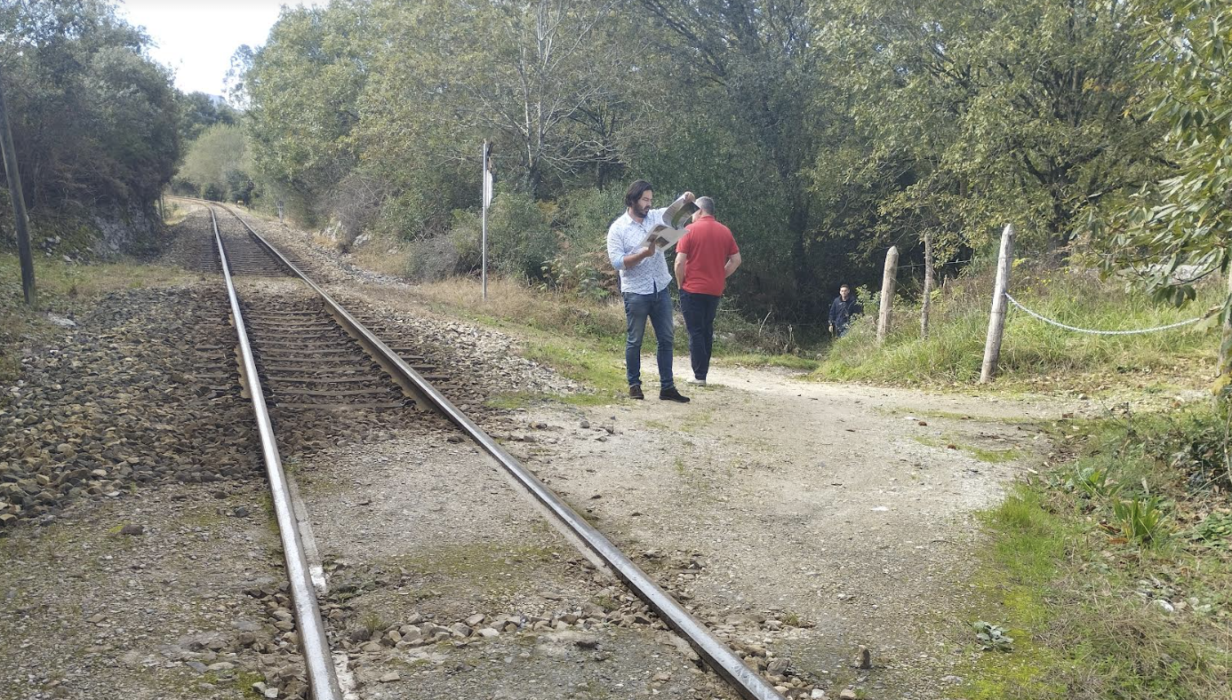 El Ayuntamiento de Llanes, a punto para la firma del convenio de supresión de pasos a nivel, solicitará a ADIF más frecuencias ferroviarias para el concejo El Ayuntamiento de Llanes, a punto para la firma del convenio de supresión de pasos a nivel, solicitará a ADIF más frecuencias ferroviarias para el concejo