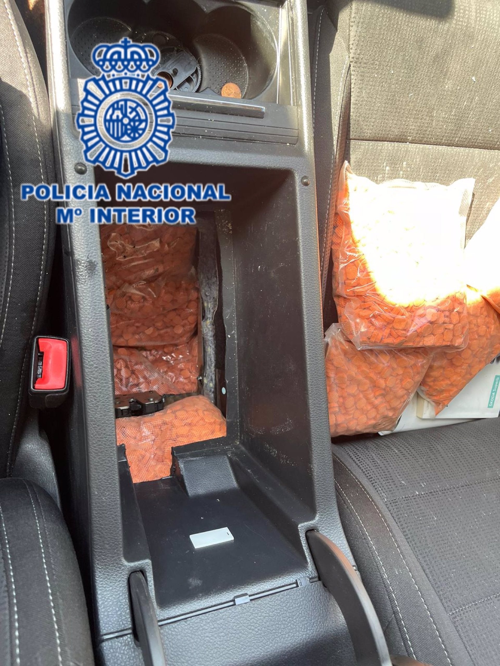 La Policía Nacional de Alicante interviene 37.950 pastillas de éxtasis en un coche procedente de Francia La Policía Nacional de Alicante interviene 37.950 pastillas de éxtasis en un coche procedente de Francia