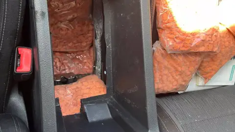 Una imagen de la 'caleta' practicada en el coche Una imagen de la 'caleta' practicada en el coche