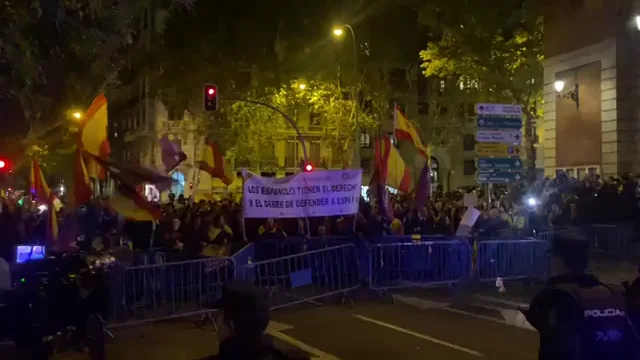 Arranca otra jornada de protestas frente a Ferraz Arranca otra jornada de protestas frente a Ferraz