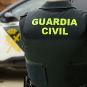 Un agente de la Guardia Civil Un agente de la Guardia Civil