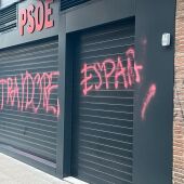 Realizan pintadas en la sede del PSOE en Palencia