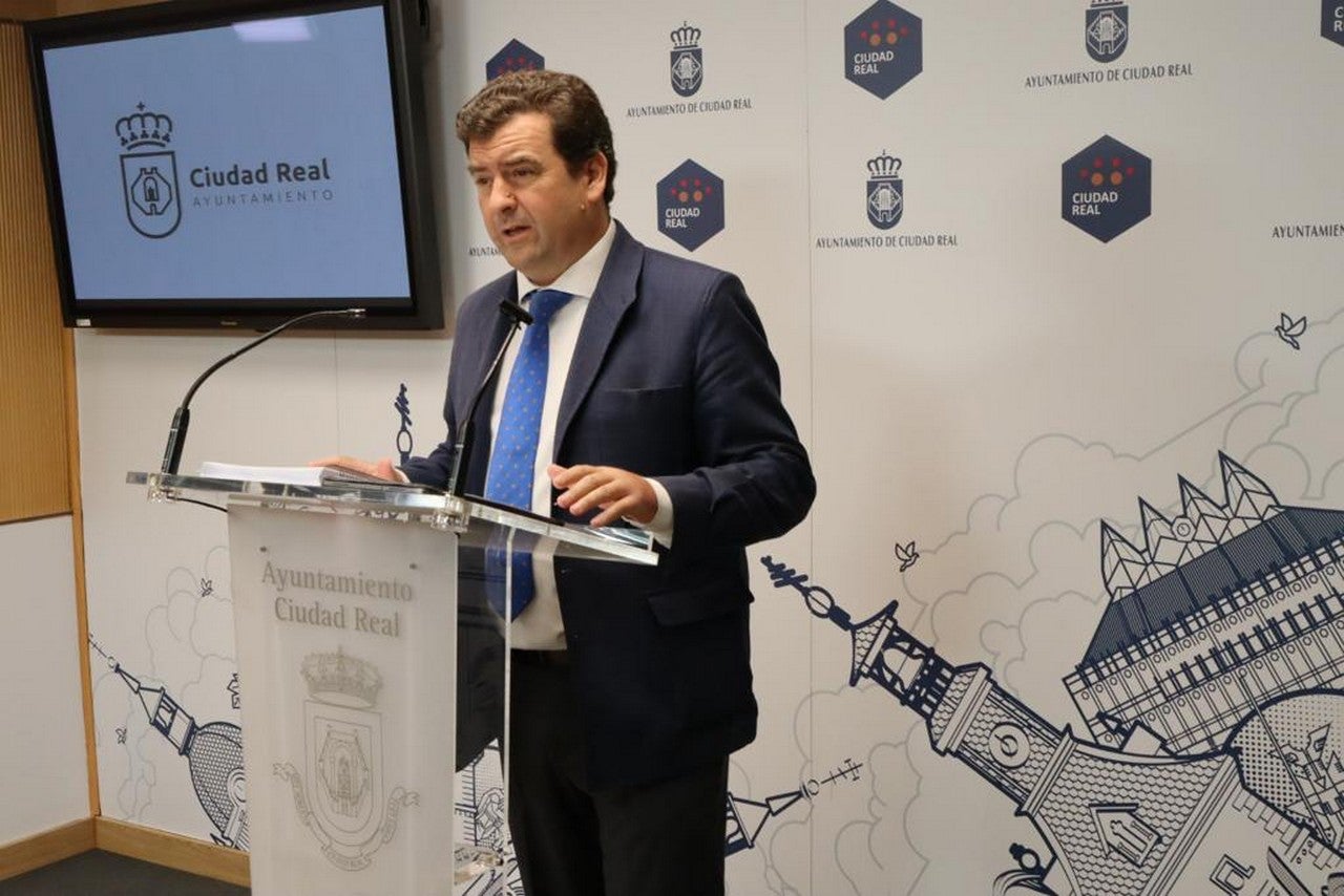 Ricardo Chamorro: "Pilar Zamora tiene poca vergüenza por pedir que se amordace a un concejal" Ricardo Chamorro: "Pilar Zamora tiene poca vergüenza por pedir que se amordace a un concejal"