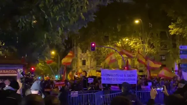 Cientos de personas protestan en Ferraz por octavo día consecutivo Cientos de personas protestan en Ferraz por octavo día consecutivo