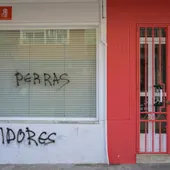 Pintadas en la sede del PSOE local de Ciudad Real Pintadas en la sede del PSOE local de Ciudad Real