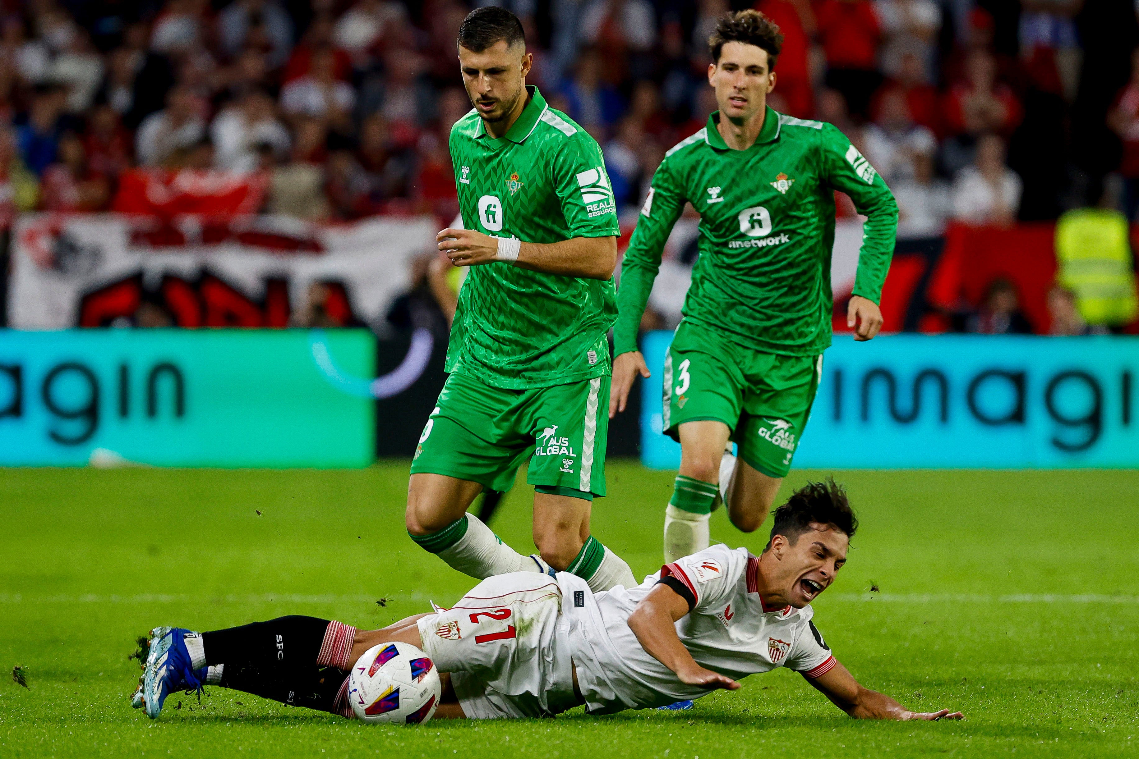 Un Betis muy superior tampoco gana el derbi Un Betis muy superior tampoco gana el derbi