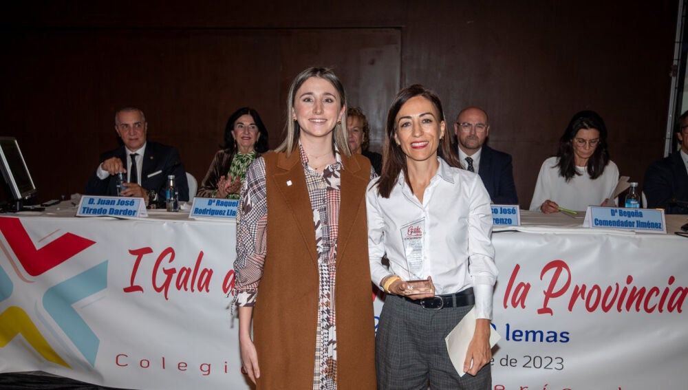 Entrega premio Labor Profesional de Enfermería al departamento de salud Elche-Hospital General.