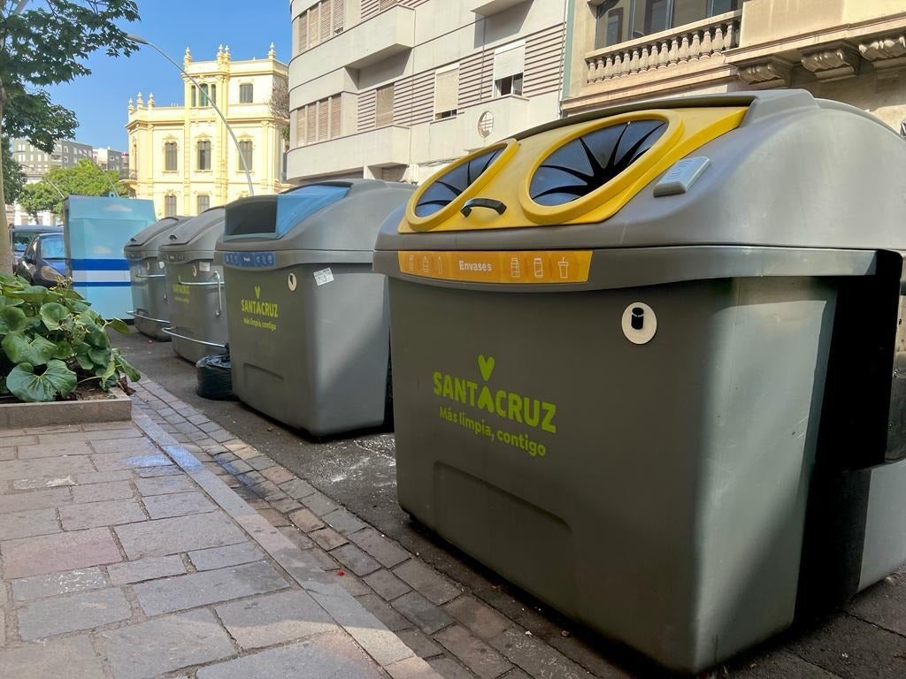 Multa de 2.000 euros en Santa Cruz de Tenerife por dejar cartón fuera del contenedor Multa de 2.000 euros en Santa Cruz de Tenerife por dejar cartón fuera del contenedor