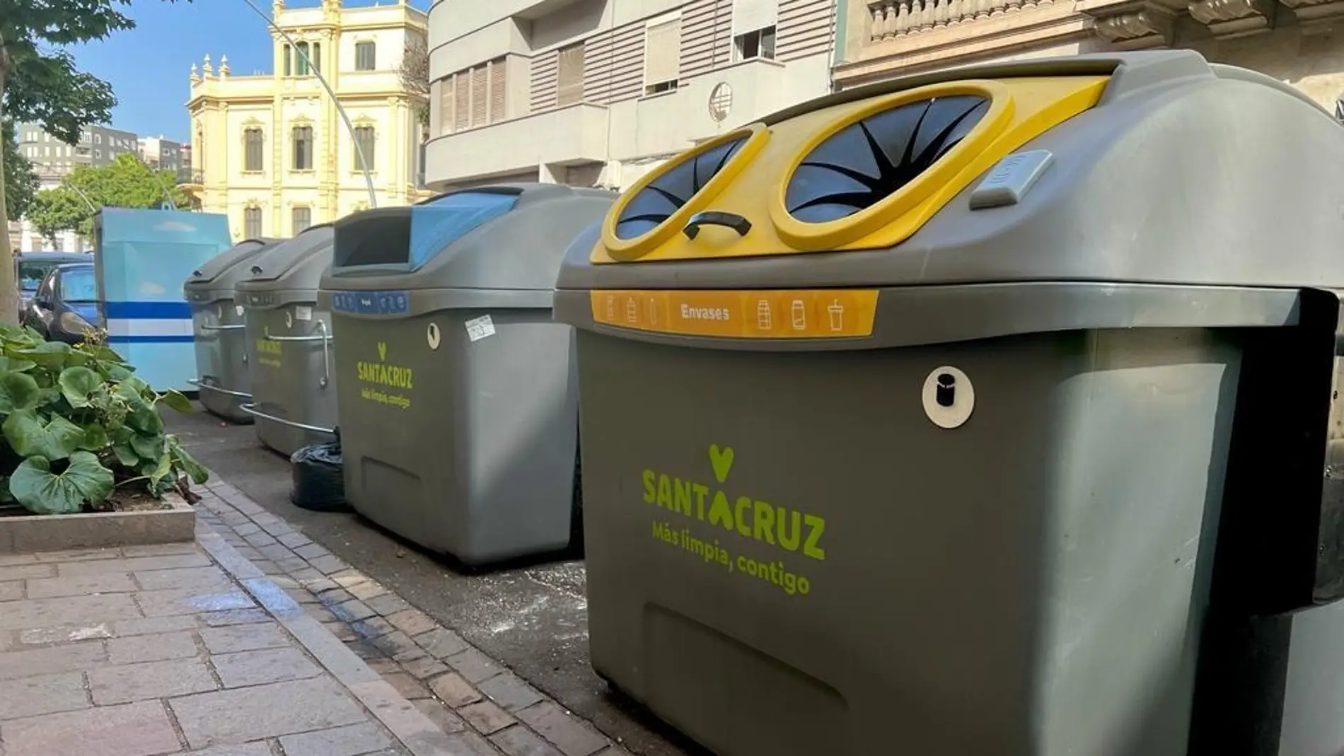 Imagen de contenedores en calles de Santa Cruz de Tenerife