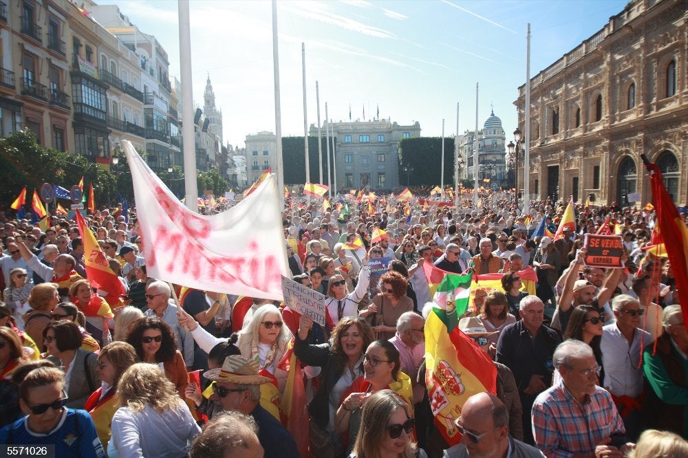 Decenas de miles de personas dicen "no" a Pedro Sánchez Decenas de miles de personas dicen "no" a Pedro Sánchez