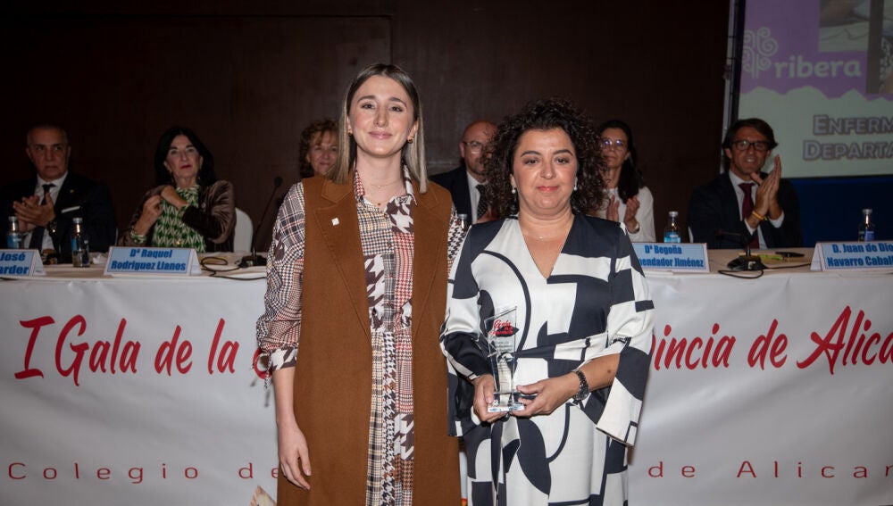 Entrega premio Labor Profesional de Enfermería al departamento de salud Elx-Crevillent.